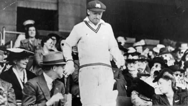 डाॅन ब्रैडमैन ने अपने टैस्ट कॅरियर में 29 शतक बनाए थे.