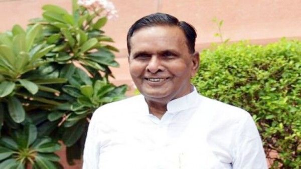 आर सी पी सिंह को नीतीश कुमार के करीब लाने में यूपी के सपा नेता बेनी प्रसाद वर्मा की अहम भूमिका रही है.