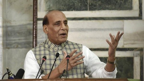 रक्षा मंत्री राजनाथ सिंह सीट के साथ सदन भी बदलते रहे हैं.