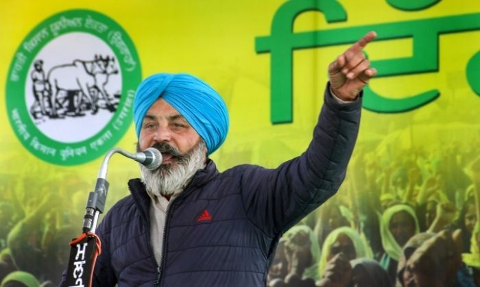 किसानों का अब तक प्रोटेस्ट मंज़िल न पाया हो पर सफल ज़रूर कहा जाएगा. ऐसे में क्या हिंसा से इसे असफल करने का प्रयास किया जा रहा है. (तस्वीर: PTI)