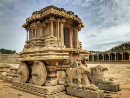 हंपी के इसी मशहूर रथ की घेरेबंदी की गई है. फोटो: wikipedia