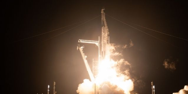 क्रू-1 को लॉन्च कर रहा स्पेसऐक्स का फैल्कन 9 रॉकेट. (विकिमीडिया)