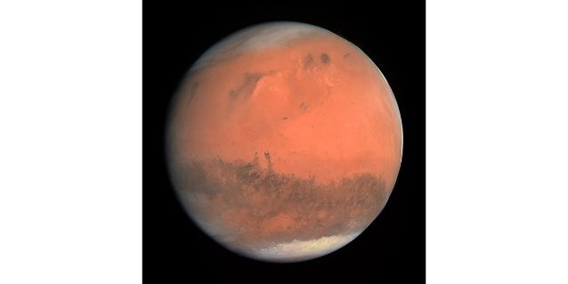 मंगल के दोनों ध्रुवों पर बर्फ जमी है. (विकिमीडिया)