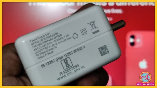 ये वनप्लस का 30W वाला चार्जर है. Lt Charger