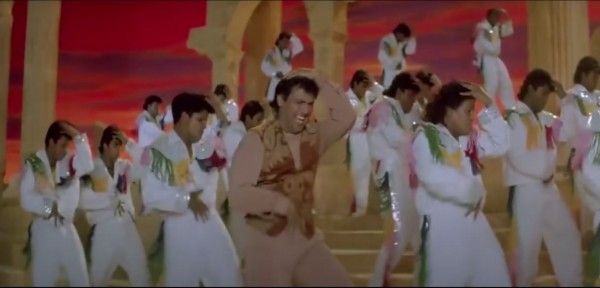 गोविंदा के स्टेप्स ऐसे कि अकेले पूरे गाने का वजन उठा लें. फोटो - यूट्यूब 