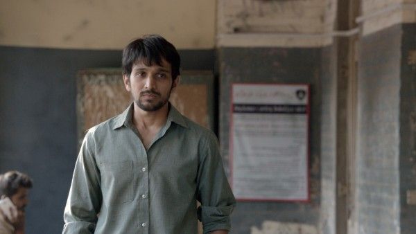 Pratik In Wrong Side Raju