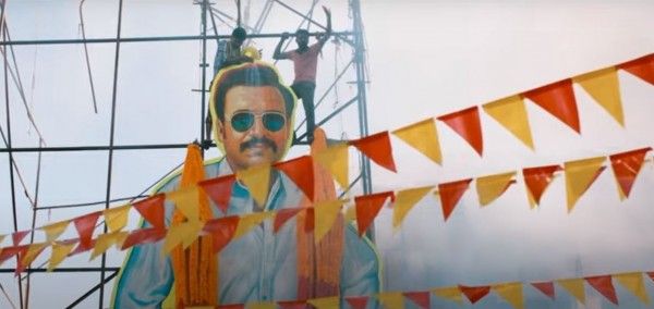 सलीम का आसमान छूने वाला स्टार्डम, मतलब लिटरेली. फोटो - ट्रेलर pankaj tripathi as salim