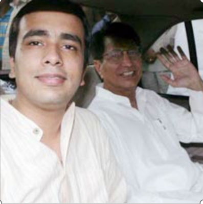 आजकल चौधरी चरण सिंह के बेटे अजीत सिंह और पोते जयंत चौधरी राजनीति में सक्रिय हैं.