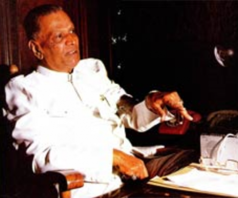 महाराष्ट्र के नेता शंकरराव चव्हाण के सियासी सफर की शुरूआत विधान परिषद से हुई थी.