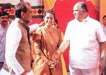 चंद्रशेखर और शरद पवार की नजदीकी से राजीव गांधी सशंकित बताए जाते थे.