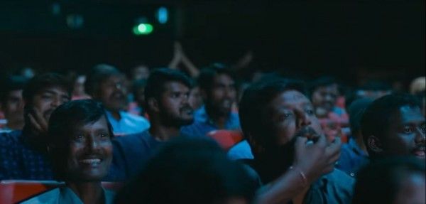 कुछ ऐसा माहौल होता था शकीला की फिल्म आने के बाद. फोटो - ट्रेलर Shakeela audience response