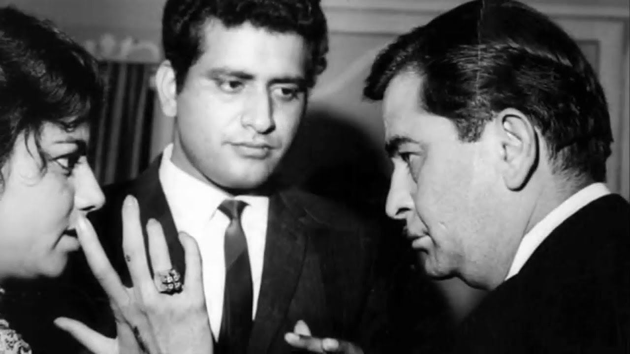 एक इवेंट के दौरान राज कपूर और मनोज कुमार.