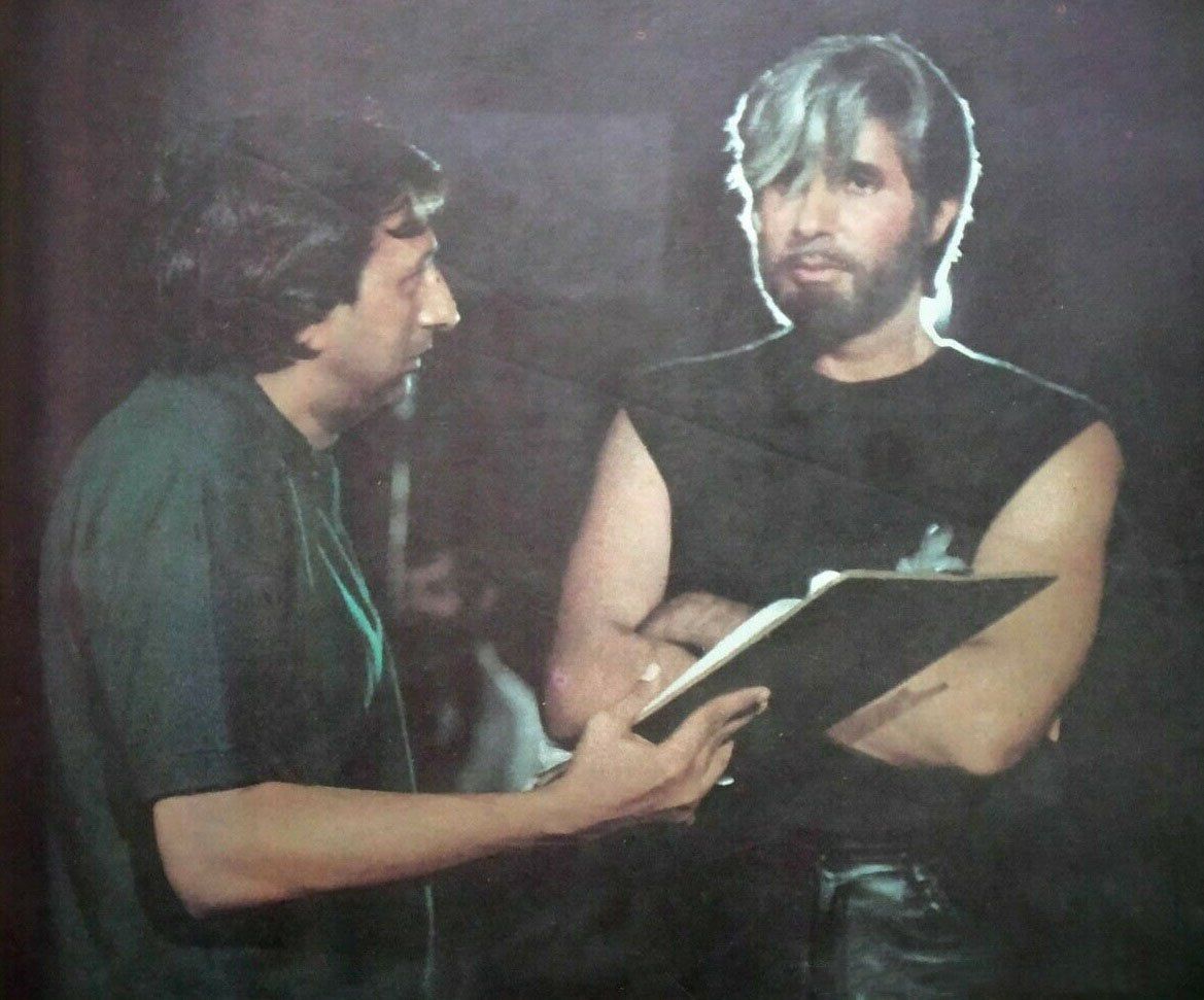 फिल्म शहंशाह की शूटिंग के दौरान अमिताभ बच्चन के साथ डायरेक्टर टिनू आनंद.