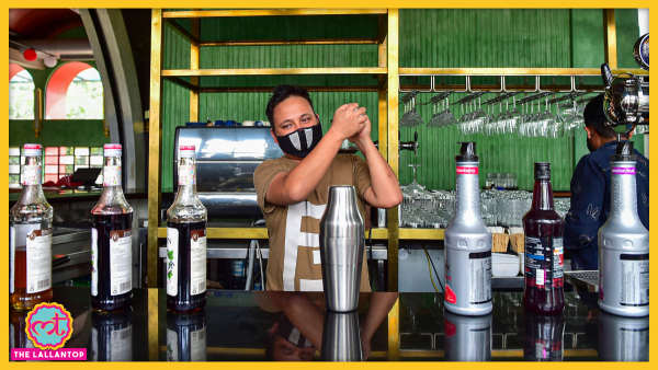 रम और ब्रैंडी की खरीद ठंड के मौसम में बढ़ जाती है. फोटो- PTI Bartender 2