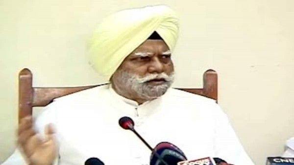 बूटा सिंह ने चुनाव चिन्ह के मामले में चुनाव आयोग में इंका का पक्ष रखा था.