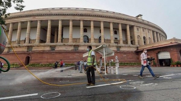 बजट सत्र के दौरान संसद भवन को भी नियमित अंतराल पर सैनिटाइज किया जाता रहेगा.