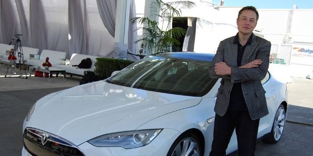 नितिन गडकरी ने बताया कि टेस्ला इस साल इंडिया भी आने वाली है. 