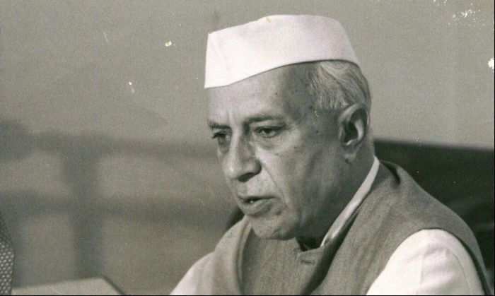 जवाहर लाल नेहरू न केवल भारत के प्रथम प्रधानमंत्री थे, बल्कि पहले ऐसे प्रधानमंत्री भी थे जिन्होंने बजट पेश किया था. (तस्वीर: PTI)
