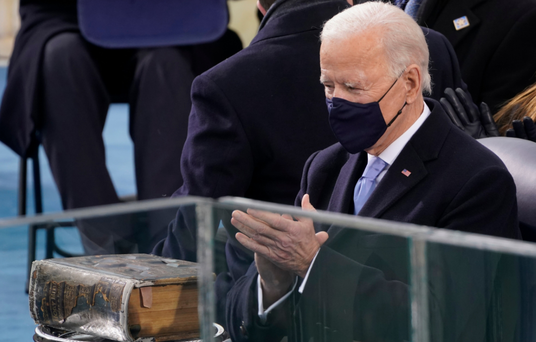 Joe Biden Receiving Applauds During Inaguration Ceremony Ap:pti
