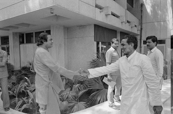चंद्रशेखर के साथ एन टी रामाराव. चंद्रशेखर के साथ एन टी रामाराव.