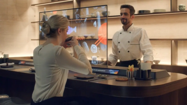ये है LG की ट्रांसपैरेंट स्क्रीन वाली TV. (फ़ोटो: LG) Lg Transparent