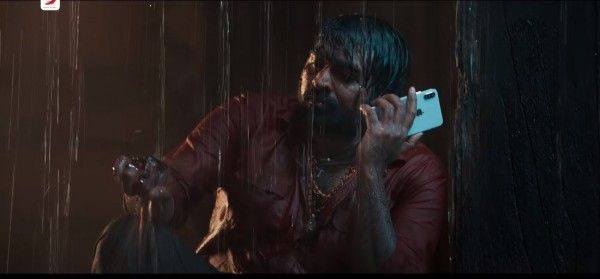 ये रोल विजय सेतुपति के कैलिबर से थोड़ा कमज़ोर ही है. (फोटो-ट्रेलर) Master 27