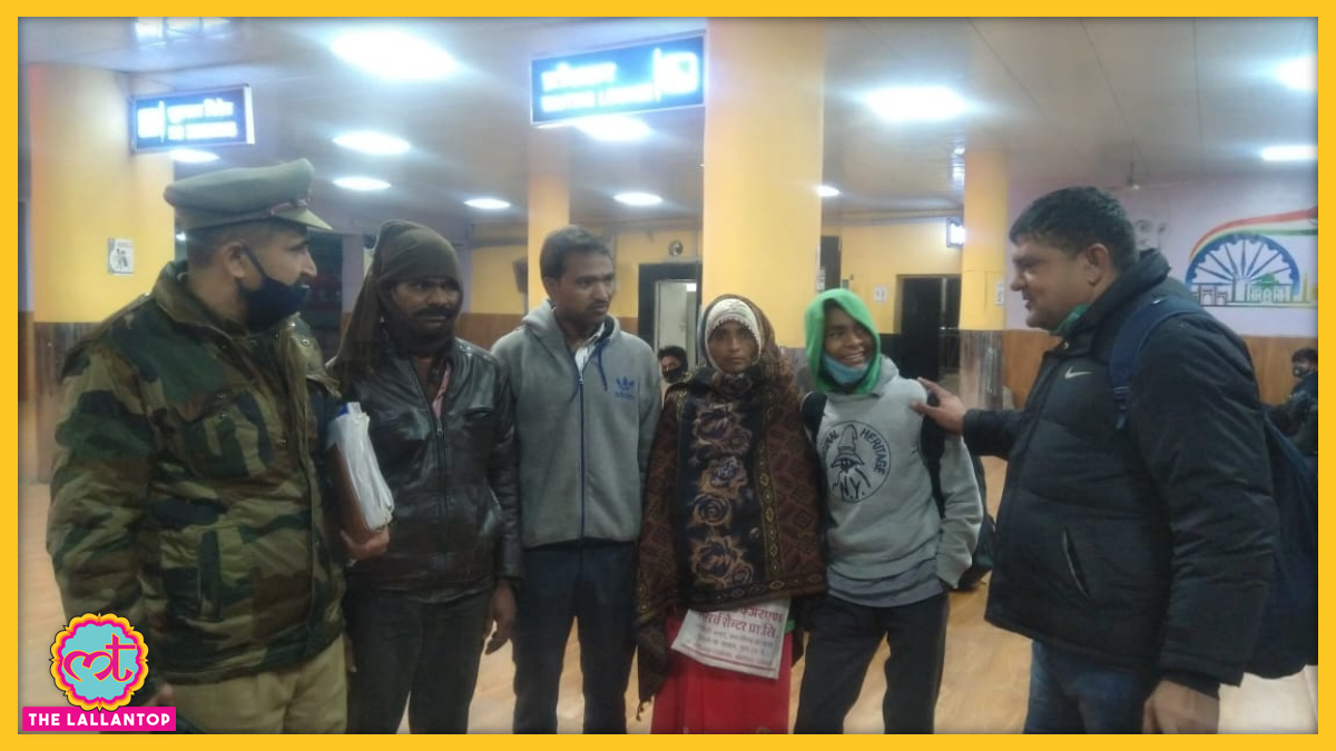 लापता बच्चे को उसके मां-बाप से मिलाने के बाद पुलिस टीम. लापता बच्चे को उसके मां-बाप से मिलाने के बाद पुलिस टीम.