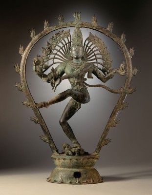 शिव की इस मुद्रा को नटराज की मुद्रा कहते हैं. मगर उनका ये नृत्य तांडव कहलाता है.