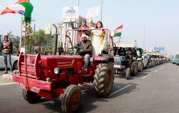 कई इलाकों से ट्रैक्टर दिल्ली के लिए चल चुके हैं. फोटो- PTI Farmers Hold Tractor Rally Rehearsal In Gurugram