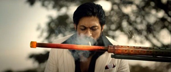 इस सीन पर हॉल में म्यूज़िक नहीं सुनाई देगा. सुनाई देंगी तो बस सीटियां और तालियां. फोटो - टीज़र Yash In Kgf Chapter 2