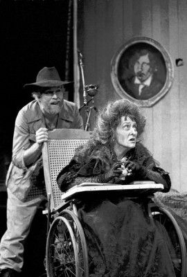 मेरिल स्ट्रीप ने स्टेज पर हर तरह के करैक्टर किए. बूढ़ी जादूगरनी से लेकर फ्रेंच मिस्ट्रेस तक. 4