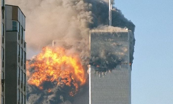 तस्वीर 9/11 की है. लेकिन आगे जिस हमले की बात हम स्टोरी में करेंगे वो होगा इन टावर्स में 1993 में हुआ हमला.