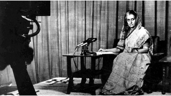 जून 1975 में तत्कालीन प्रधानमंत्री इंदिरा गांधी ने देश में इमरजेंसी लगाई थी.