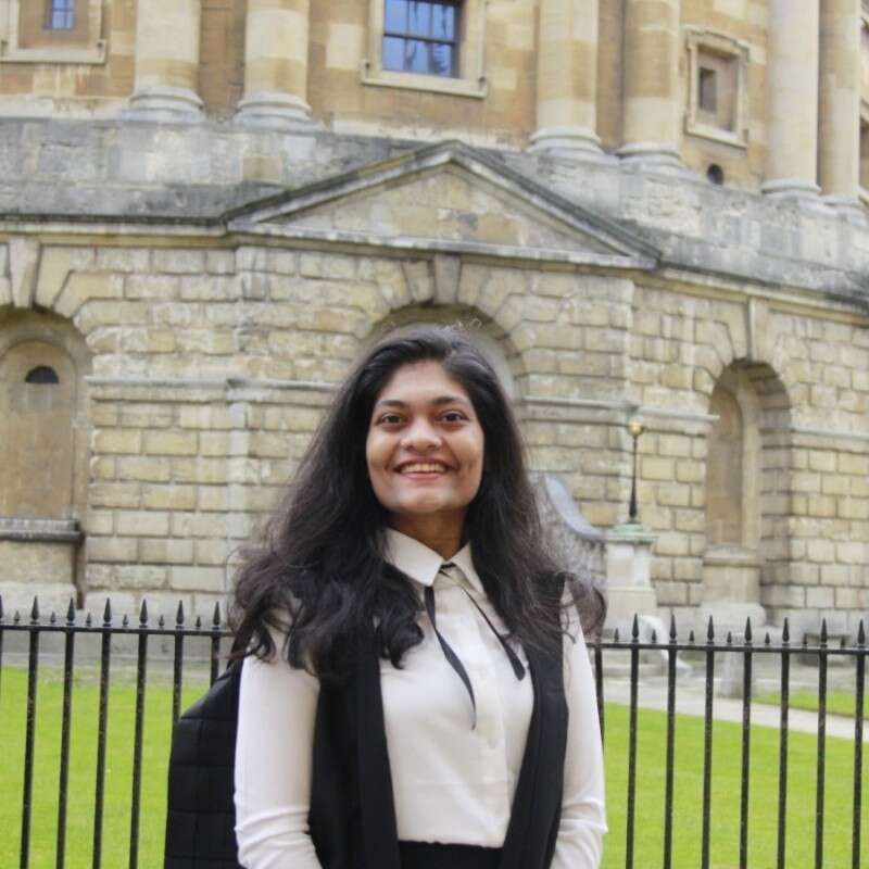 Rashmi Samant कर्नाटक के उडूपी जिले से ताल्लुक रखती हैं. उन्होंने पढ़ाई के साथ काम करना भी शुरू कर दिया था. फोटो उनके ट्विटर हैंडल से ली गई है. Rashmi Samant कर्नाटक के उडूपी जिले से ताल्लुक रखती हैं. उन्होंने पढ़ाई के साथ काम करना भी शुरू कर दिया था. फोटो उनके ट्विटर हैंडल से ली गई है.