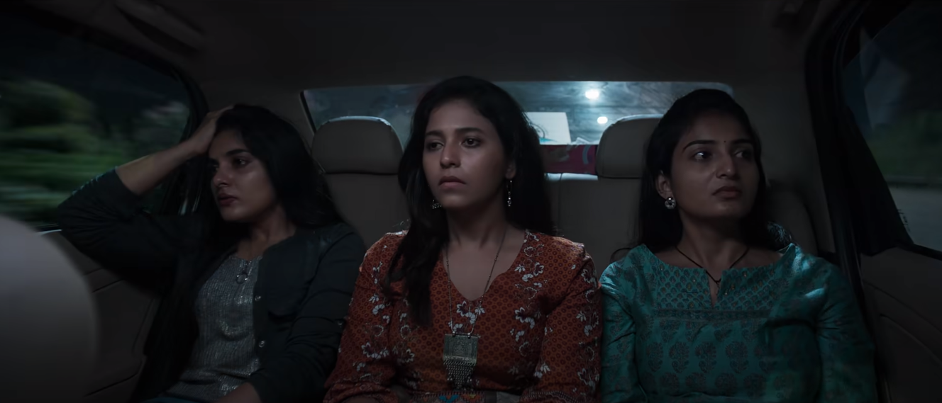 एक्सीडेंट के बाद रिज़ॉर्ट से वापस जाती पल्लवी, ज़रीना और दिव्या. 