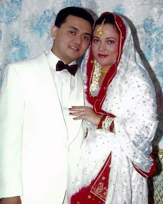 शादी के फौरन बाद पति काग्युर के साथ मंदाकिनी.