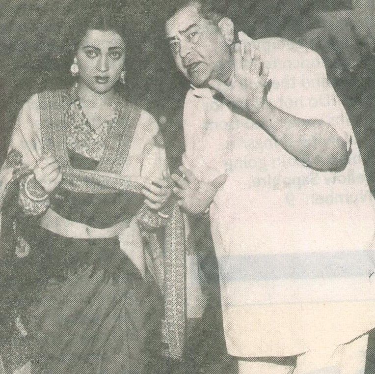 अपने मेंटॉर और ब्रेकथ्रू फिल्म 'राम तेरी गंगा मैली' के डायरेक्टर राज कपूर के साथ मंदाकिनी.