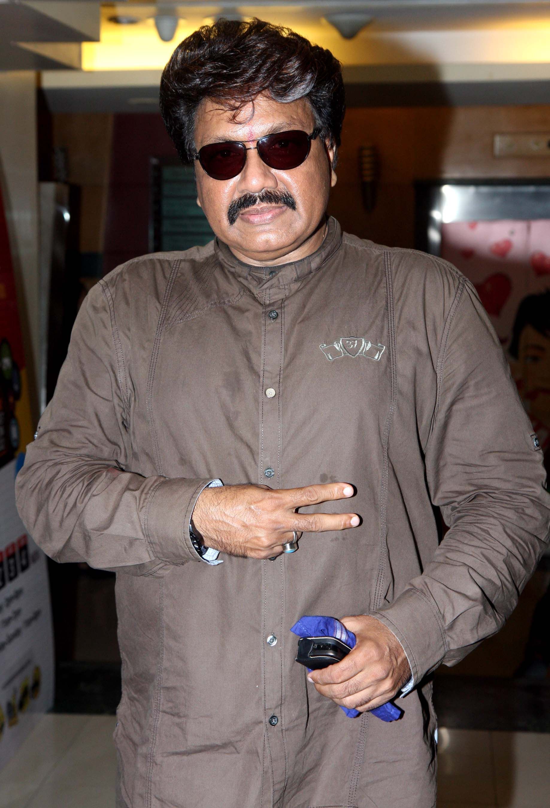 बाद के दिनों में श्रवण राठौड़. श्रवण म्यूज़िक इंडस्ट्री में अपने बेटों को पुश दे रहे थे.