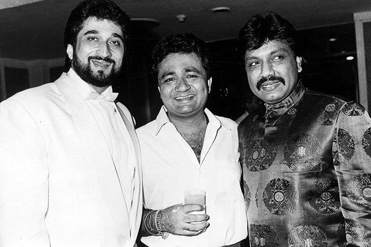 एक फंक्शन के दौरान नदीम और श्रवण के साथ उनके गॉडफादर गुलशन कुमार.