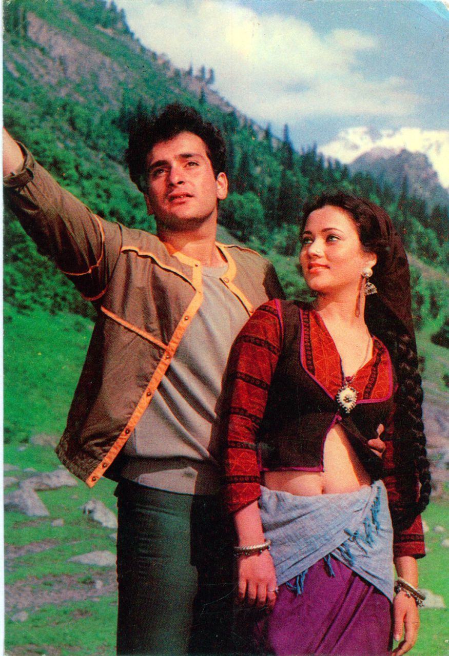 फिल्म 'राम तेरी गंगा मैली' के एक सीन में राजीव कपूर के साथ मंदाकिनी.