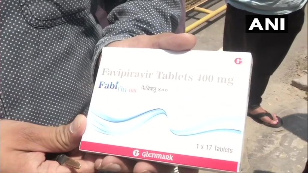 Fabi Flu का यूज कोरोना वायरस मरीजों के इलाज के लिए किया जा रहा है. रेमडेसिविर की तरह इस दवाई के लिए भी मारामारी हो रही है. हालांकि फैबी फ्लू ना तो कोविड 19 के लिए रेकमेंडेड है और ना ही इसे अप्रूवल मिला हुआ है. (फोटो: ANI)