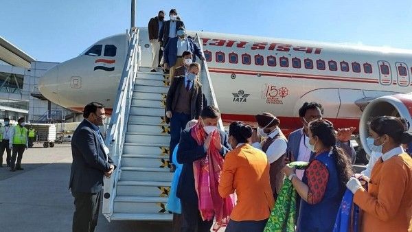 एयर बबल समझौते के तहत भारत ने विदेशों में फंसे अपने लोगों की सकुशल स्वदेश वापसी सुनिश्चित कराई है और विदेशियों को भी उनके देश वापस भेजा है. (फ़ोटो क्रेडिट : इंडिया टुडे)