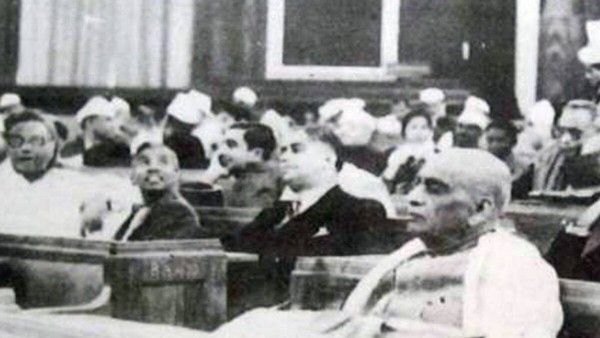 एससी-एसटी आरक्षण के प्रावधान को संविधान सभा ने ही मंजूरी दे दी थी.