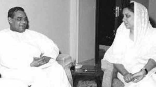 अटल बिहारी वाजपेयी और विजयराजे सिंधिया.