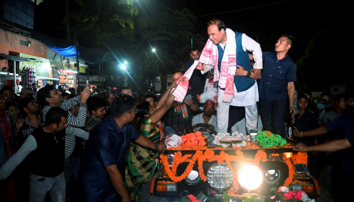 Himanta Road Show