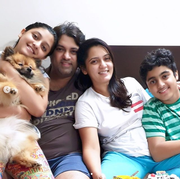 अपने पति और बच्चों के साथ जीविधा शर्मा. 