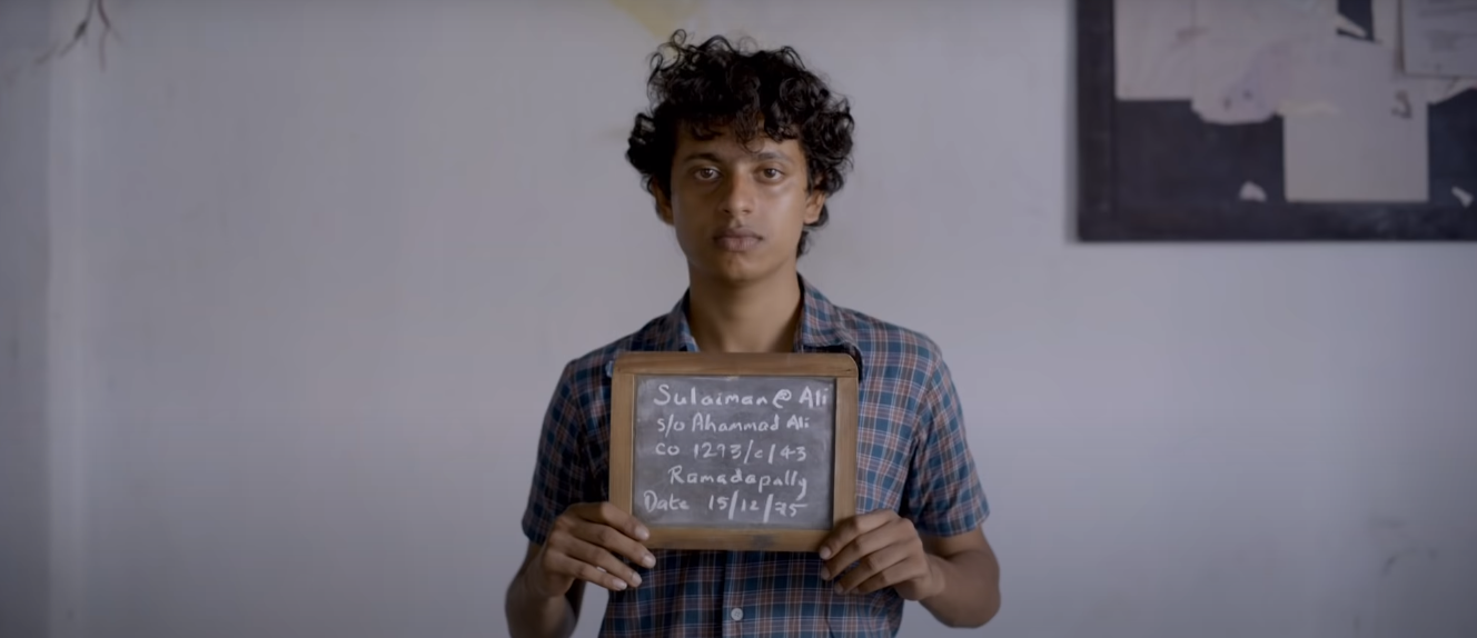 बचपन में छोटे-मोटे क्राइम करते पकड़ा गया सुलेमान, जो आगे चलकर अपने इलाके का सबसे बड़ा क्रिमिनल बनता है. 