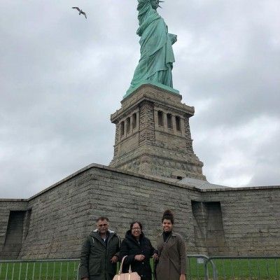 लेफ्ट में शरत जी की पत्नीं. बीच में शरत जी. राइट में वीरा.