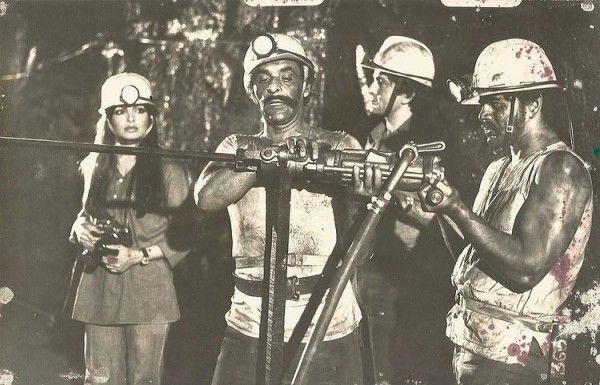 'काला पत्थर' में शरत सक्सेना.