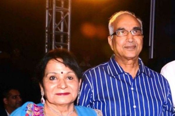 राज के माता-पिता. बाल कृष्ण कुंद्रा और उषारानी कुंद्रा.